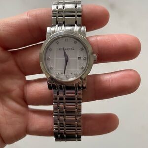 BURBERRY
Heritage Diamond Mother of Pearl Dial Stainless Steel Ladies Watch